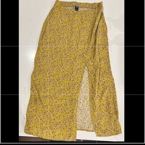 Midi skirt with slit